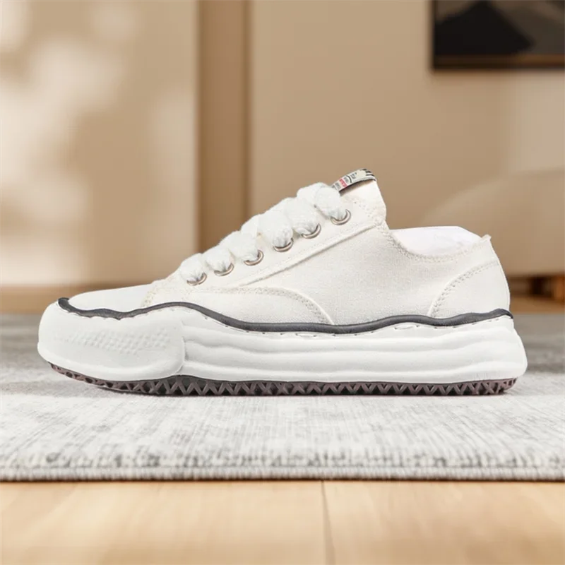 SneakersRetro Casual Unisex Sports Sneakers 2026 New: Streetwear Brand Couples Breathable Soft-Soled Versatile Student