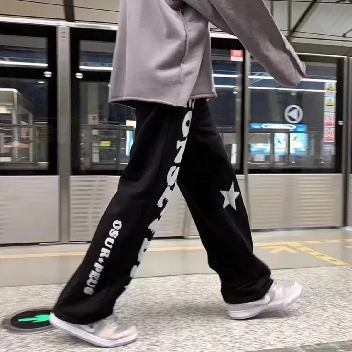 Men's Fashion Cool Lightweight Sweatpants Solid Color Joggers Printing Men Baggy Pants Streetwear Long Trousers Men Versatile