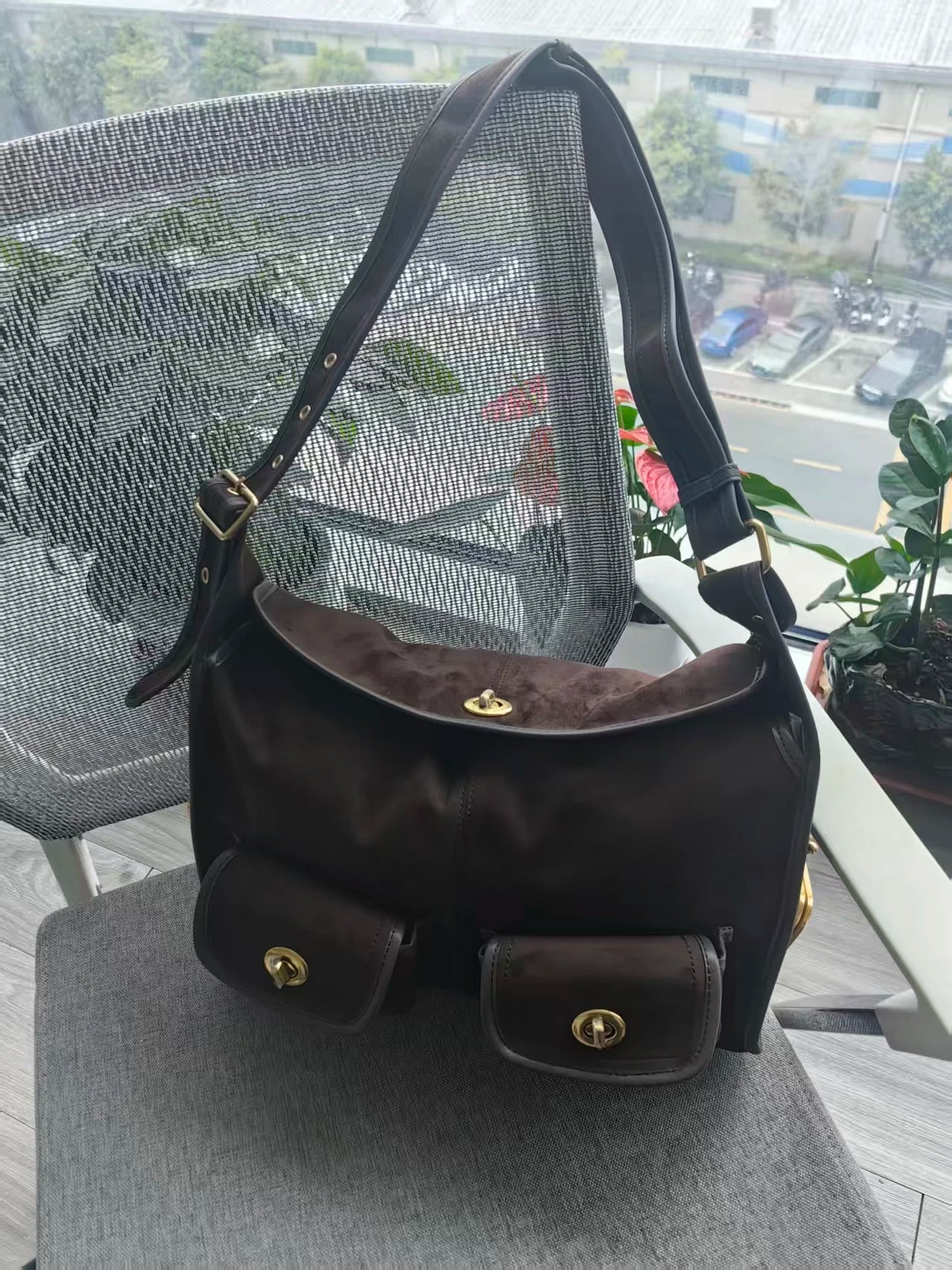 Casual Commuter Large Capacity Suede Pillow Bag Single Shoulder Crossbody Bag Vintage Style Polyester Lining Zipper Closure