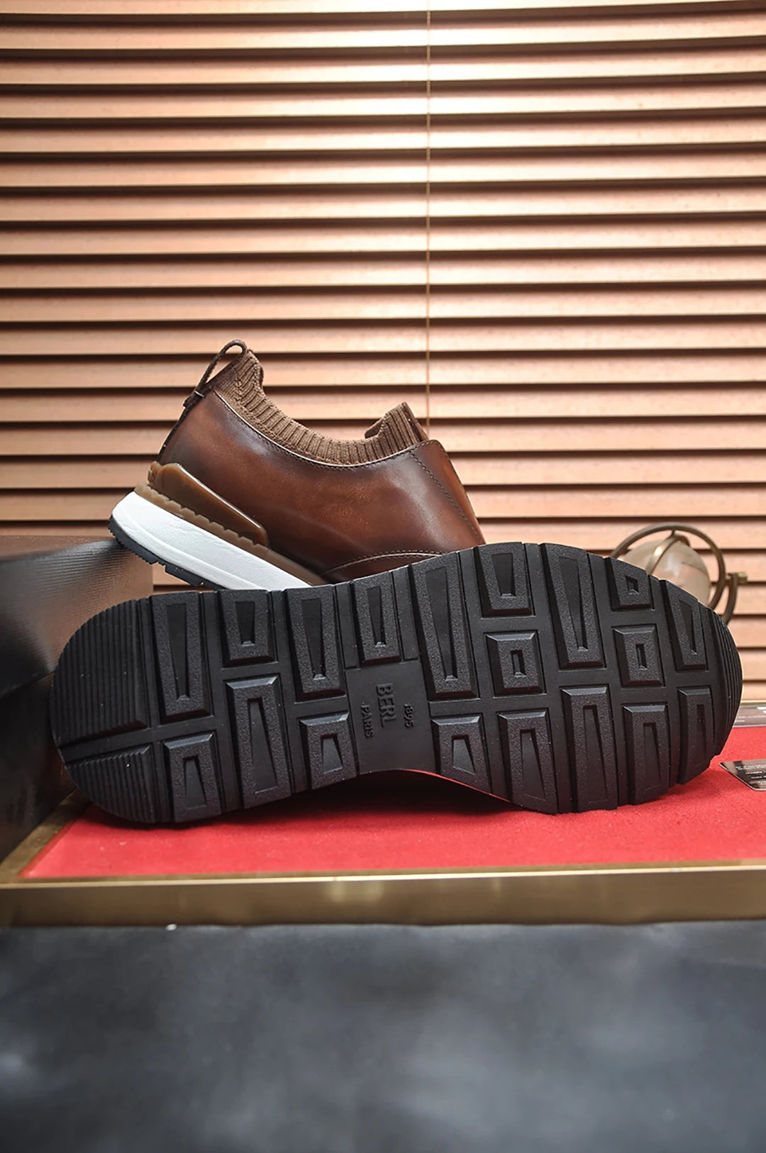 BLLIYOSS 1895 Men Shoes 2025 new Calf leather stitching  high quality Three dimensional relief sculpture Embossed badge pattern