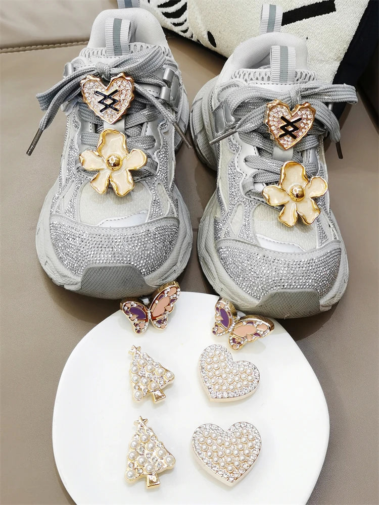 2PCS DIY Flower Shoelaces Charm Christmas Tree Shoes Buckle Decorations Heart Shaped Shoe Clips Butterfly Shoes Lace Accessories