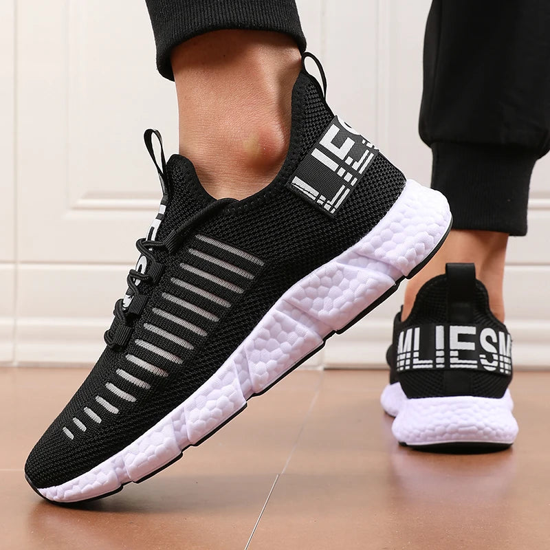 New Men's Sports Shoes with Cushioning Mesh Speculative Stage Hiking Shoes Anti Slip Comfortable Lightweight Gym Training Shoes