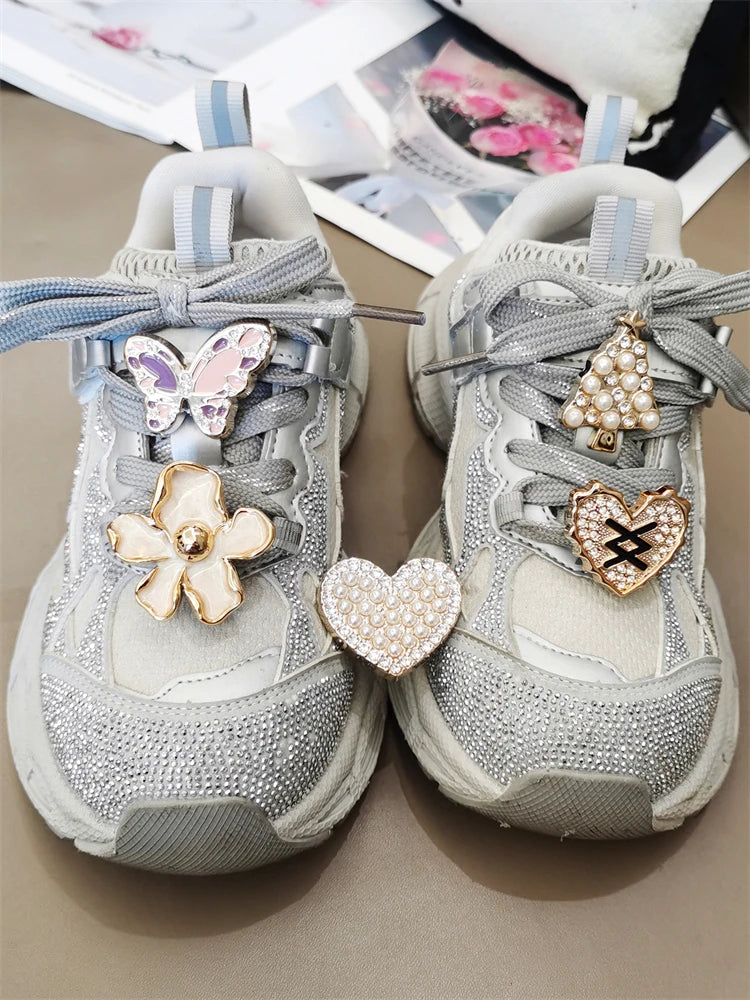 2PCS DIY Flower Shoelaces Charm Christmas Tree Shoes Buckle Decorations Heart Shaped Shoe Clips Butterfly Shoes Lace Accessories