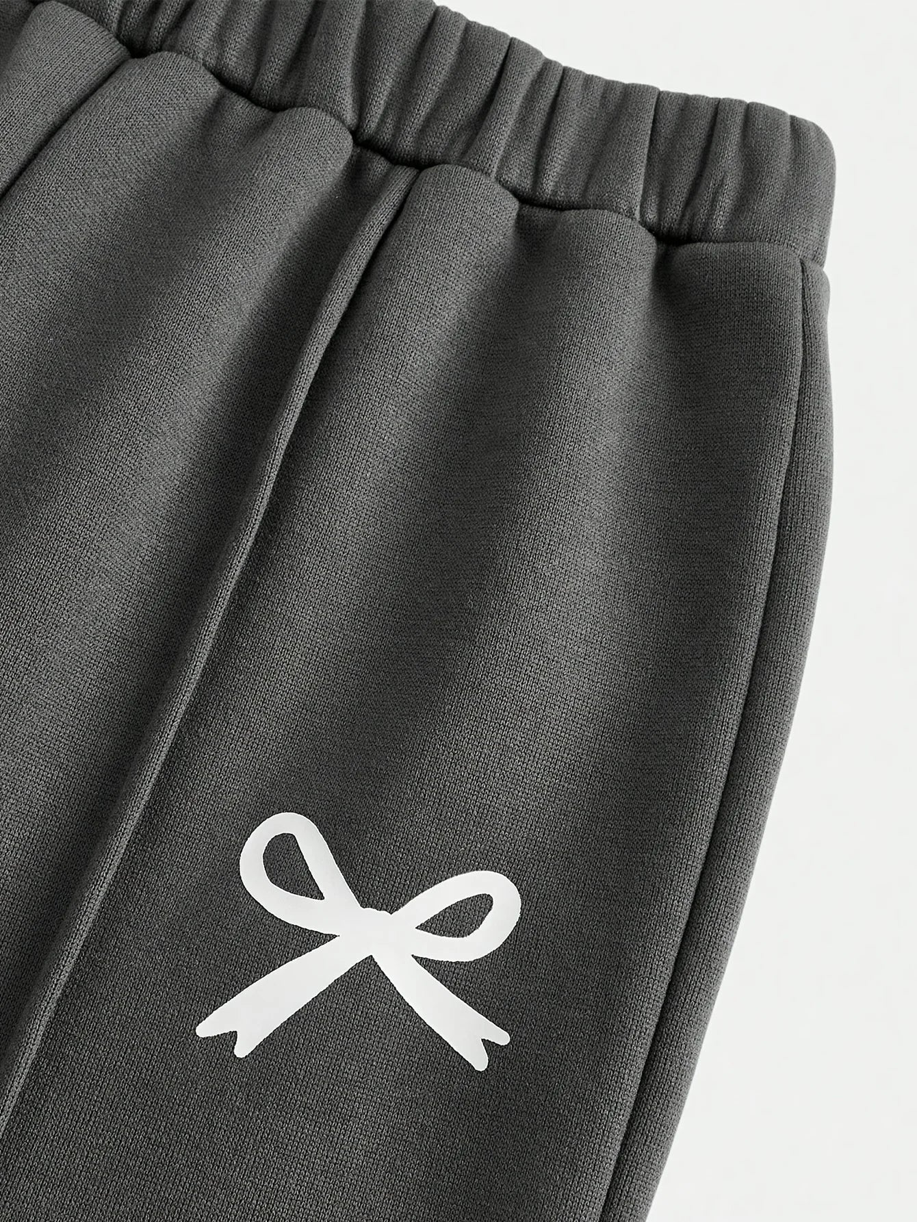 Girls' casual two-piece set: grey bow-accented sweatshirt and high-waisted long pants; a versatile, fresh-style outfit perfect f