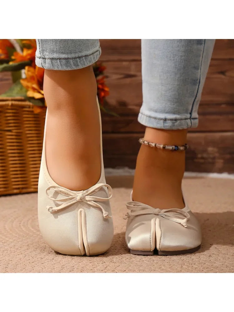 Tabi Ballet Flats for Women Split Toe Flat Shoes Elegant Bow Knot Slip on Shoes French Vintage Summer Flats Trendy Shoes