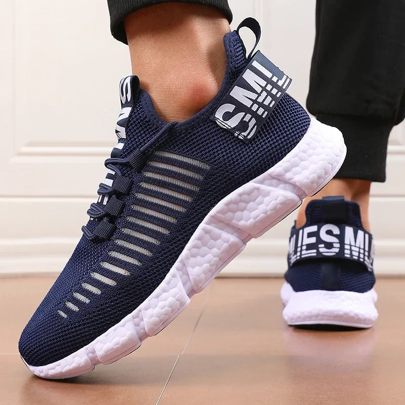 New Men's Sports Shoes with Cushioning Mesh Speculative Stage Hiking Shoes Anti Slip Comfortable Lightweight Gym Training Shoes