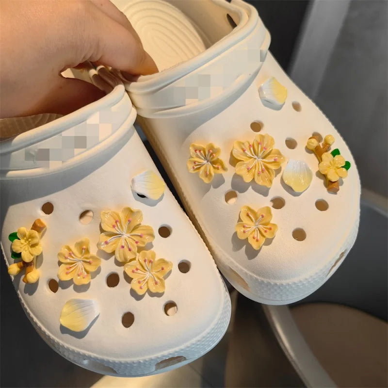 New Hot Fashion shoe Charms for Creative Branches and Flowers Clogs Shoe Buckle Cute shoe Accessories Decoration for Girls Gift