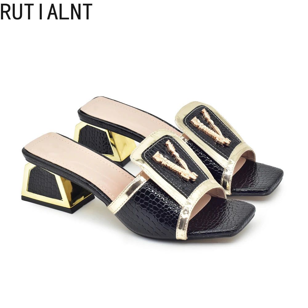 Latest Luxury Designer High Heels Sandals Women Open Toe Pumps Patent Leather Ladies Shoes and Sandals Decorated with Appliques