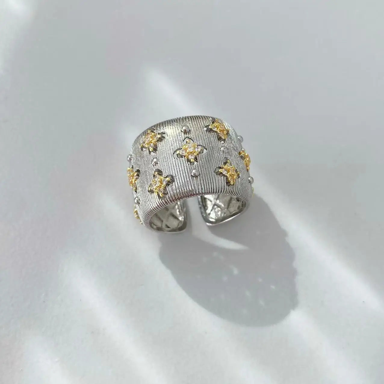 European and American Light Luxury Style 18K Gold Texture Inlaid Diamond Flower Brushed Bangles and Rings Set