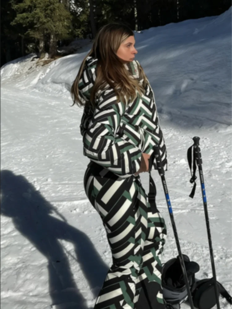 Bold Black And White Striped Green Ski Suit Long Sleeved Hooded Zipper Thick Jackets Warm Pant 2026 New Woman Outdoor Sportswear