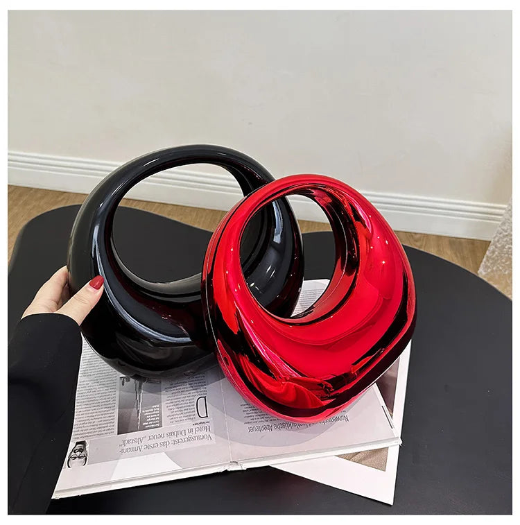 Hot Selling Creative Design Women's Top-Handle Bag PVC Metallic Luster Half Moon Banquet Women's Bag 2026 New Luxury Handbag
