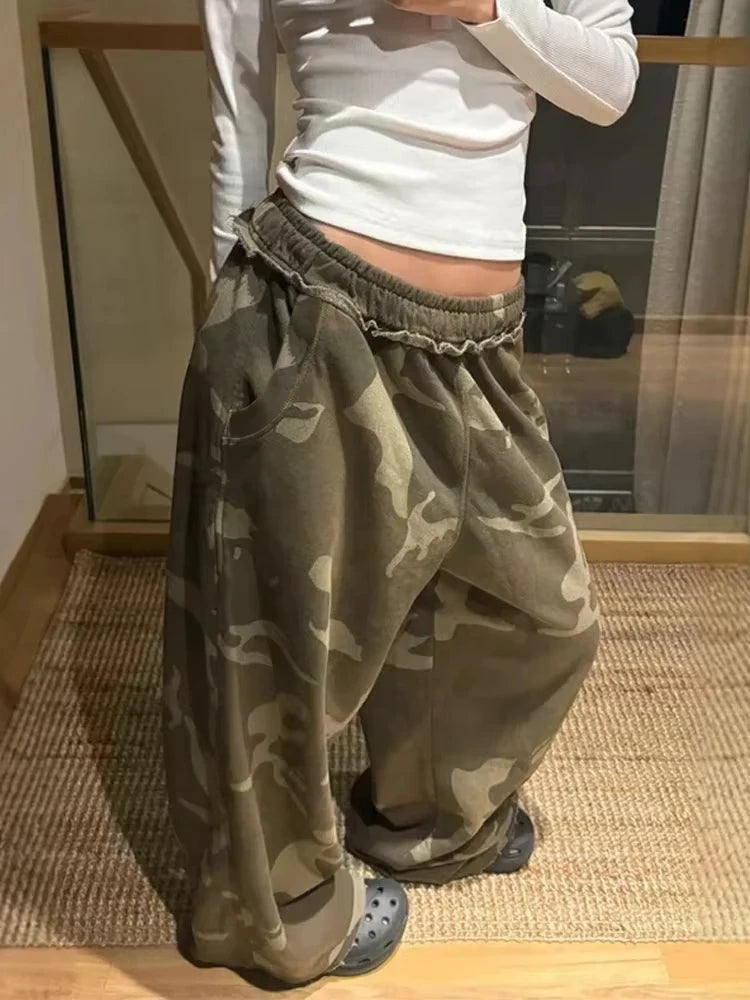Women’s olive camouflage wide-leg pants with elastic waistband, casual streetwear bottoms