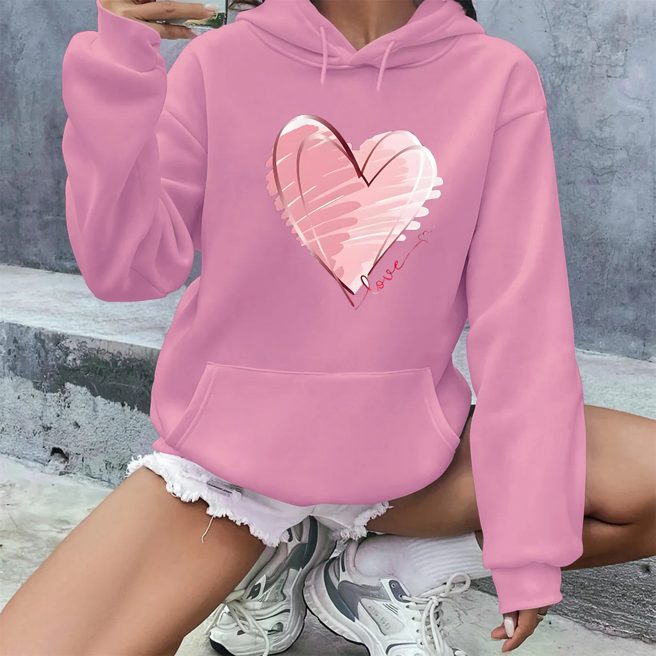 Women's autumn and winter warm and loose casual heart-shaped pattern printed thick velvet long sleeved hooded sweatshirt BAZAARHUBO