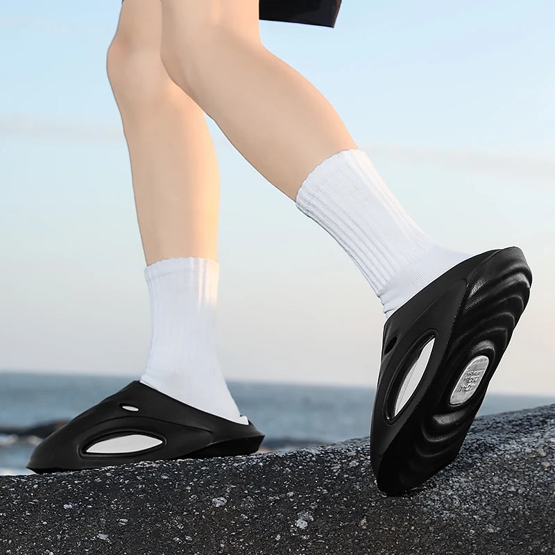 New Men's Slippers Outdoor Indoor Beach Sandals Comfortable Thick Soft Slides Men Women Casual Shoes Men Flip-flops Slippers