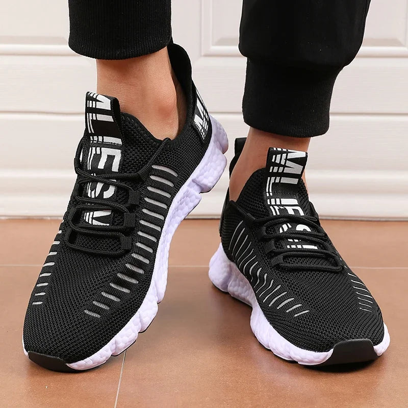 New Men's Sports Shoes with Cushioning Mesh Speculative Stage Hiking Shoes Anti Slip Comfortable Lightweight Gym Training Shoes